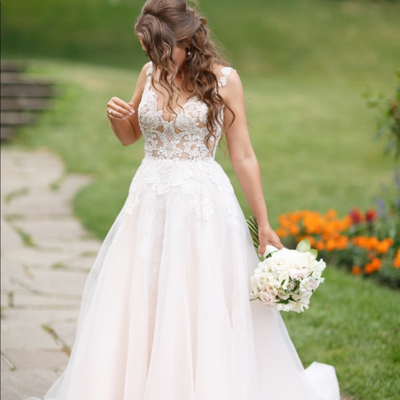 Whyte Couture Designer Blush Wedding Dress - Picture 2 of 7